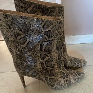 Asymmetrical booties